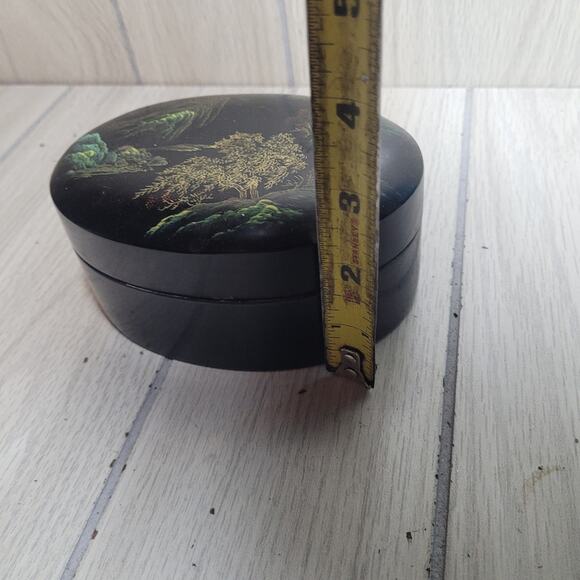 Vtg Asian Black Lacquered Oval Trinket Jewlery Box Hand Painted Scenic Design - Picture 6 of 7